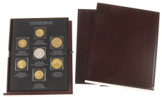Medals in boxes - Netherlands - Collection 'Wilhelmina, Koningin der Nederlanden', total of 86 (partly) silvered, gilded or colored medals in 3 casset...