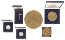 Medals in boxes - Netherlands - KLM - Lot of medals incl. 'KLM 1919-1969', 'Medal for 10.000 flying hours (Purser Van den Braak 1979)', 'KLM 1919-1989...