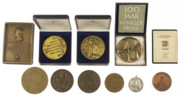 Medals in boxes - Netherlands - Ten medals incl. '25 Jaar Ned. Kamer Koophandel voor Duitsland 1930', 'Opening Jaarbeurs Utrecht 1994' 2x, 'Vincent va...