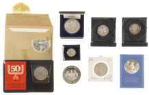 Medals in boxes - Netherlands - Lot of 8 silver medals incl. 20 gulden Grenswisselkantoren in original package