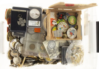 Medals in boxes - Netherlands - Nice large lot with all kinds of medals and tokens including advertising, machine tokens, stedenpenningen etc., ecu an...