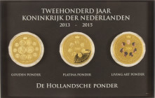 Medals in boxes - Netherlands - Cassette containing three Hollandse Ponders 2015 '200 Jaar koninkrijk' - gilt - each 200 pieces struck