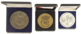 Medals in boxes - Netherlands - Lot of 3 medals on Utrecht University in boxes: '350-jarig bestaan 1986' cast bronze, '365-jarig bestaan 2001' and 'Di...