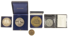 Medals in boxes - Netherlands - Lot of 5 medals incl. 'Restauratie Commandeurshuis Ridderlijke Duitse Orde te Utrecht 1995', 'Chili-Nederland 1599-199...