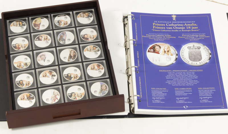 Medals in boxes - Netherlands - Cassettes 'Prinses Amalia' containing 23 silvere...
