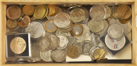 Medals in boxes - Netherlands - Lot of mainly modern medals, many KNM-issues