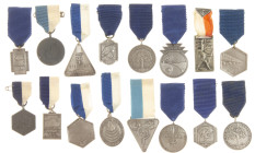 Medals in boxes - Netherlands - Lot of 16 prize medals for ANWB walking- and cycling tours 1936-1942 many in original bags