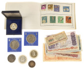 Medals in boxes - Netherlands - Small lot with a couple of small modern silver Dutch medals, a few coins, some banknotes and stamps incl. China