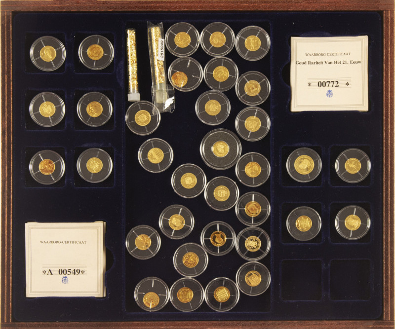 Medals in boxes - Miscellaneous - Box with gold miniature-medals (.585), series ...