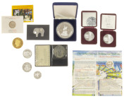 Medals in boxes - Miscellaneous - Lot of 11 silver coins and medals depicting elephants incl. 'Deutsch-Südwestafrika / Namibia 5 Unzen .999 75 Jahre R...