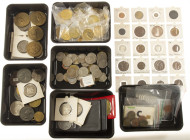 Medals in boxes - Miscellaneous - Varied lot of medals: 5 E-Proba's, stedenmunten, royalties, school money Wilhelmina, gas tokens, boordgeld, jetons i...