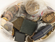 Medals in boxes - Miscellaneous - Bucket with world medals and tokens, starting 1850, approx 7 kg, needs inspection