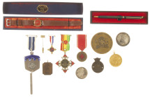Medals in boxes - Miscellaneous - Varied lot incl. watch, medals including Middachten 1966, Katholieke Arbeidersbeweging and Imelda Marcos, madonnatal...