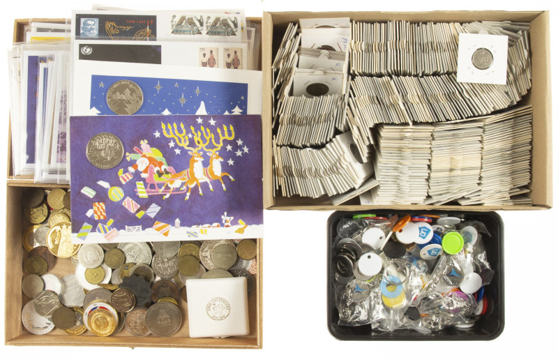 Medals in boxes - Miscellaneous - Box with world medals, tokens and jetons mostl...