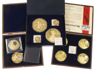 Medals in boxes - Miscellaneous - Three cassetes with guilded and colored medals a.w. "America", "The Crowns of Europe", "Vatican" and more