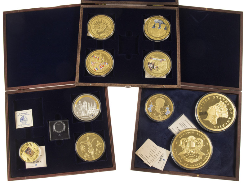 Medals in boxes - Miscellaneous - Three cassetes with guilded and colored medals...
