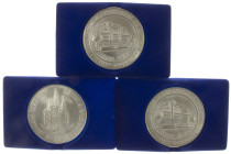 Medals in boxes - Miscellaneous - Belgium - lot of three medals 'Confrererie des Chevaliers de l'Union Saint George' - Obv. Saint George and Dragon / ...