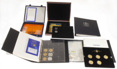 Medals in large boxes - cannot be shipped - Netherlands - Moving box with various collections medals incl. Eurogiganten, Nederland in Oorlog, Herdenki...