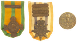 Orders and decorations - World - WWII, Oorlogsherinneringskruis, with clasp 'Nederland Mei 1940' and Orde en Vrede with clasps 1946-1949, both court m...