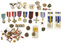 Orders and decorations - Miscellaneous - World, lot various medals, badges and other small military items