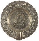 Miscellaneous - Coin related objects - Silver ashtray with nice ornamental border, at the bottom China Republic Dollar Yr.3 (KM329, L&M63) with bust o...