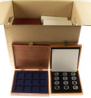 Miscellaneous - Coin supplies - Six wooden cassettes appr. 25x22 cm and seven ditto in cardboard cover appr. 23x22 cm (13x)