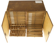 Miscellaneous - Coin safes, trays etc. - Wooden coin cabinet with 40 drawers and brass handles, without keys, size approximately 52x26,5x37,5cm