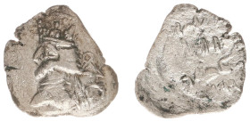 Persis - Ardaxšīr II (Artaxerxes) - AR drachm (3.08 g.). King to left, slender bust wearing crenellated crown, symbol behind bust / King right of alta...
