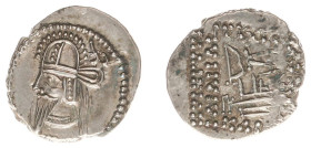 The Parthian Kingdom - Vologases VI (208-222) - AR drachm (3.70 g.). Ekbatana mint. Bust left with long pointed beardextended beyond the beaded border...