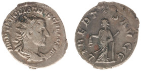Roman Imperial Coinage - Trebonianus Gallus (251-253) - AR Antoninian (Rome, 2,95 gm.) - Radiate, draped and cuirassed bust right / Libertas with pile...
