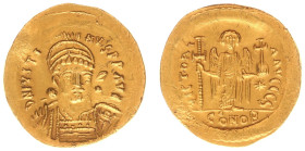 Byzantine Coinage - Justinus I (518-527) - AV Solidus (Constantinople, 4.38 gr.) - Helmeted and cuir. bust, holding spear and shield / Angel standing,...