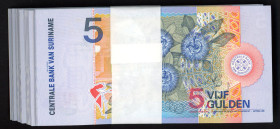 Banknotes Netherlands Oversea - Suriname - 5 Gulden 1.1.2000 (P. 146 / PLSD22.1a) - bundle of 96 pcs. consecutive nrs. - UNC