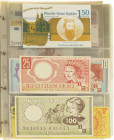 Banknotes in albums - Netherlands - Album fantasy banknotes + schoolmoney Netherlands and world among which Spain, USA, Euros, etc.