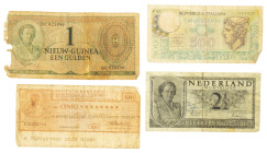 Banknotes in boxes - Netherlands - Small box with 2½ Gulden 1949, 1 Gulden 1950 + 2 Italian notes