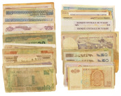 Banknotes in boxes - Africa - Small box with banknotes Africa incl. Somalia, Niger, Ghana, Angola, Tunis, etc. aprox. over 100 pcs.
