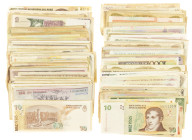 Banknotes in boxes - America (North, Middle and South) - Box with appr. 250 banknotes Middle and South America