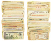 Banknotes in boxes - Asia - Box with appr. 250 banknotes Asia
