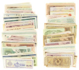 Banknotes in boxes - China - Box with ca. 85 banknotes China