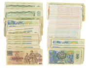 Banknotes in boxes - Czechoslovakia - Small box with banknotes Czechoslovakia aprox. over 200 pcs.