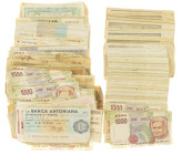 Banknotes in boxes - Italy - Small box with banknotes Italy aprox. over 250 pcs.