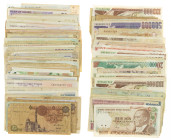 Banknotes in boxes - Middle East - Box with appr. 160 banknotes Middle East