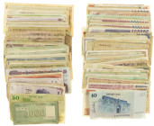 Banknotes in boxes - Middle East - Box with appr. 200 banknotes Middle East