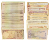 Banknotes in boxes - Middle East - Small box with banknotes Middle East incl. Iran, Qatar, Cyprus, Bahrain, etc. Aprox. over 200 pcs.