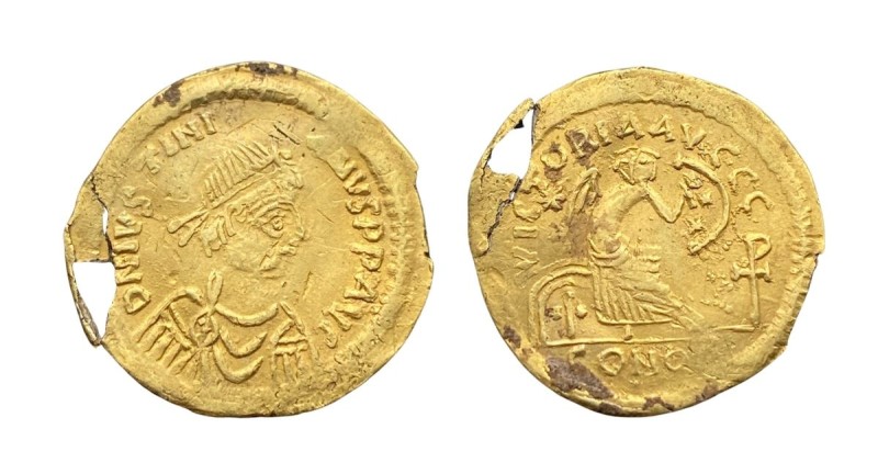 JUSTINIAN I, 527-565 AD. AV, Tremissis. Constantinople. 2.05g 18.8m

(the brok...