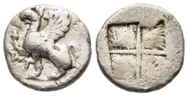 THRACE. Abdera. Drachm (circa 473/0-449/8 BC). Hero..., magistrate. 

Obv: ΗΡΟ; Griffin seated to left, raising right forepaw.
Rev: Quadripartite incu...