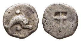 ISLANDS off THRACE. Thasos. Hemiobol (circa 500-480 BC).

Obv: Dolphin leaping right, pellets above and below.
Rev. Quadripartite incuse square.

Le R...