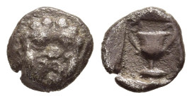 MACEDON. Neapolis. Hemiobol (circa 500-480 BC).

Obv: Facing gorgoneion.
Rev: Kantharos within incuse square.

Klein 154.

Condition: Very fine.

Weig...