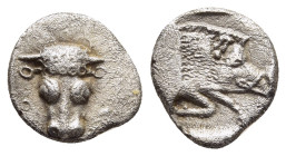PHOKIS. Federal Coinage. Obol (circa 478- 460 BC). Delphi.

Obv: Head of bull facing.
Rev: Forepart of boar right within incuse square.

BCD Lokris 21...