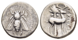 IONIA. Ephesos. Drachm (circa 202-133 BC). Lykiskos, magistrate.

Obv: E - Φ.
Bee.
Rev: ΛΥΚΙΣΚΟΣ.
Stag standing right, palm tree behind.

 SNG von Aul...