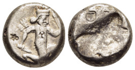 ACHAEMENID EMPIRE. Time of Dareios I to Xerxes II. Siglos (circa 420-350 BC). Sardes.

Obv: Persian king in kneeling-running stance right, holding dag...